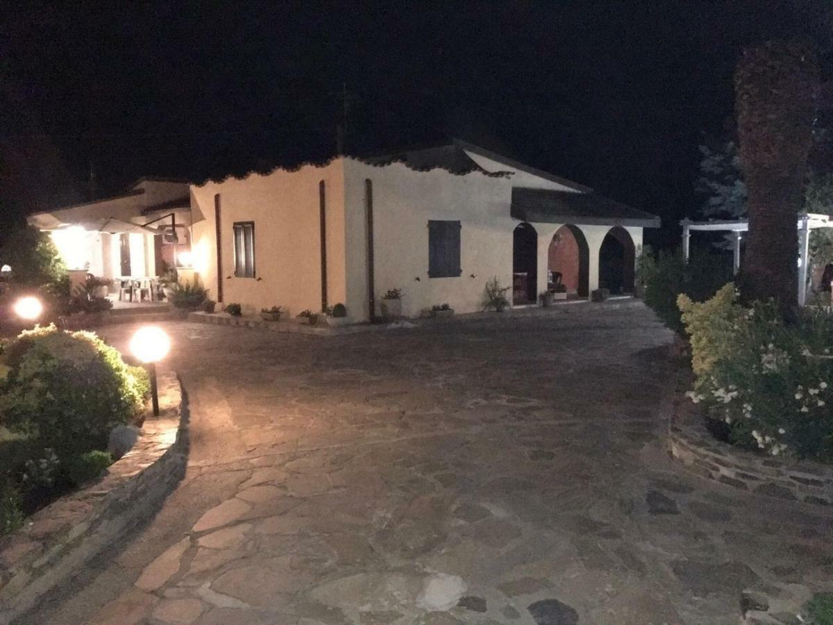 Casa Vacanze La Guzzetta Ranch Villa Canaglia Ngoại thất bức ảnh